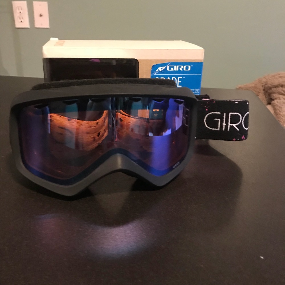 GIRO SNOWBOARDING GOGGLES